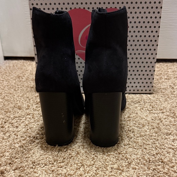 🌸 My Delicious Shoe: Black Peep-Toe Ankle Boot - Picture 4 of 6